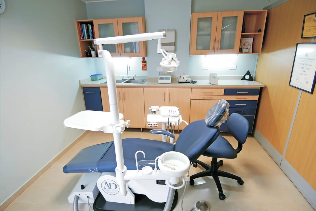 The bright, calm treatment room at Lakeside Family Dental